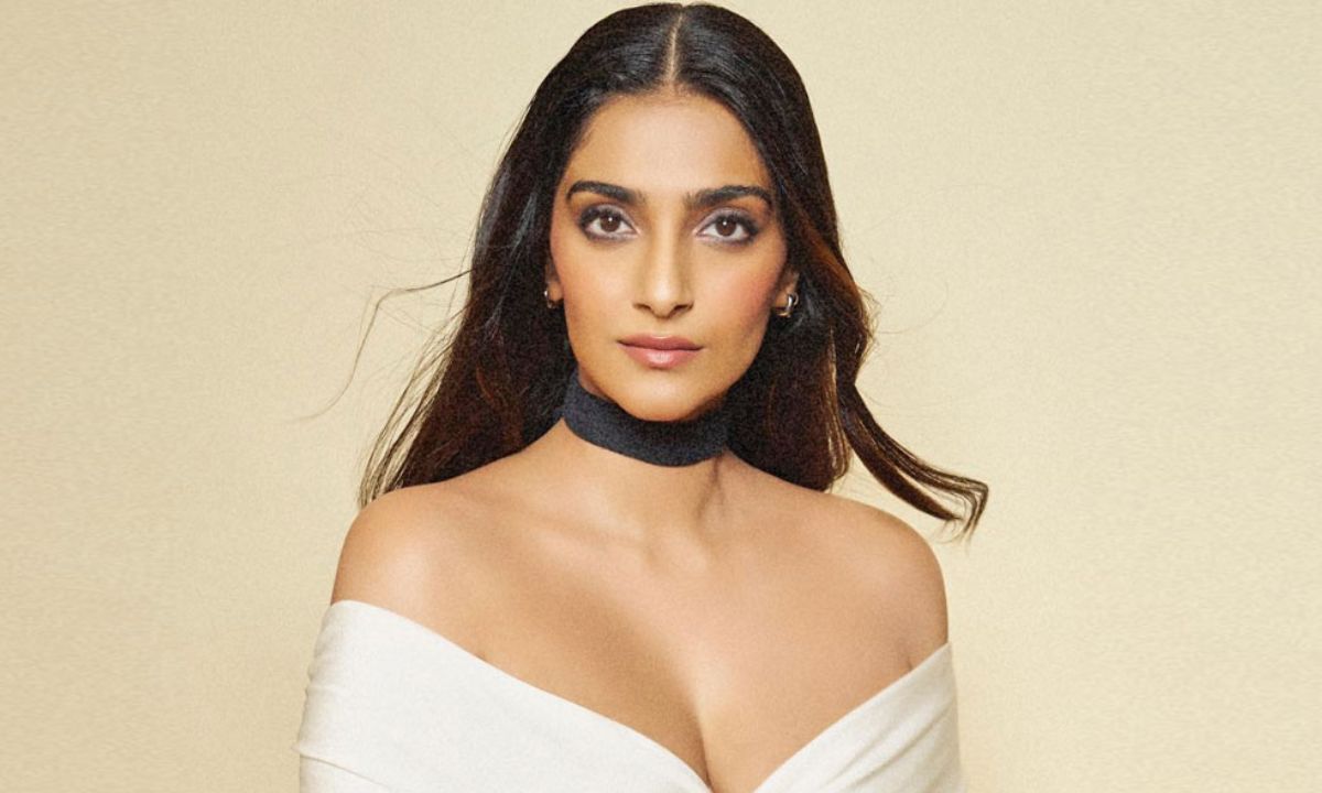 Sonam Kapoor Reveals Her Struggle With Body Image Issues: “They Never Leave You, It’s Traumatic…” Sonam Kapoor Reveals Her Struggle With Body Image Issues: “They Never Leave You, It’s Traumatic…”