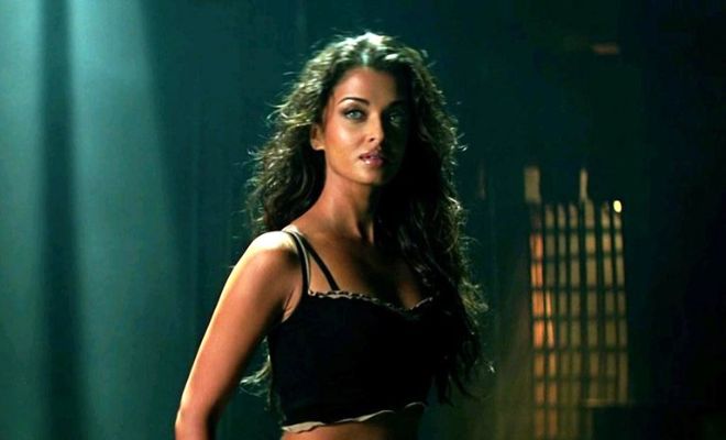 From Priyanka Chopra’s Thin Brows To Aishwarya Rai’s Frosted Shadows, 4 Y2K Beauty Trends We Love To Hate 