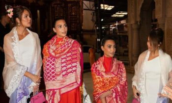 kim-kardashian-khloe-kardashian-wore-manish-malhotra-bandhani-dupatta-kashmiri-drape-to-iskcon-temple