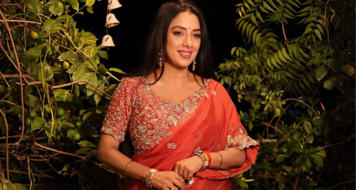 6 Makeup Mistakes To Avoid For Creaseless Under Eyes Like Rupali Ganguly