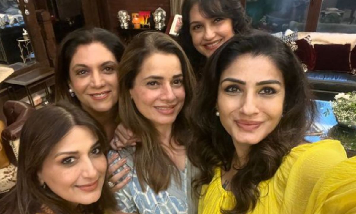 raveena-tandon-pictures-family-friends-rasha-thadani-sonali-bendre-europe-vacation-instagram