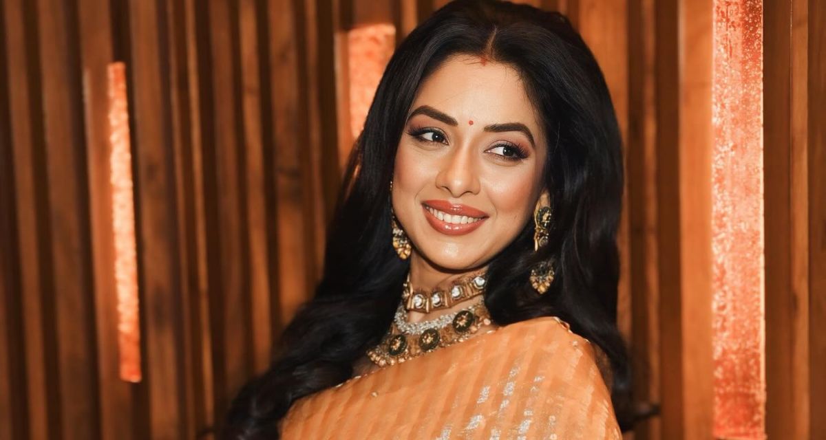 7 Times Rupali Ganguly Made Eyebrow Mistakes So Bold That We Couldn't Stop Staring