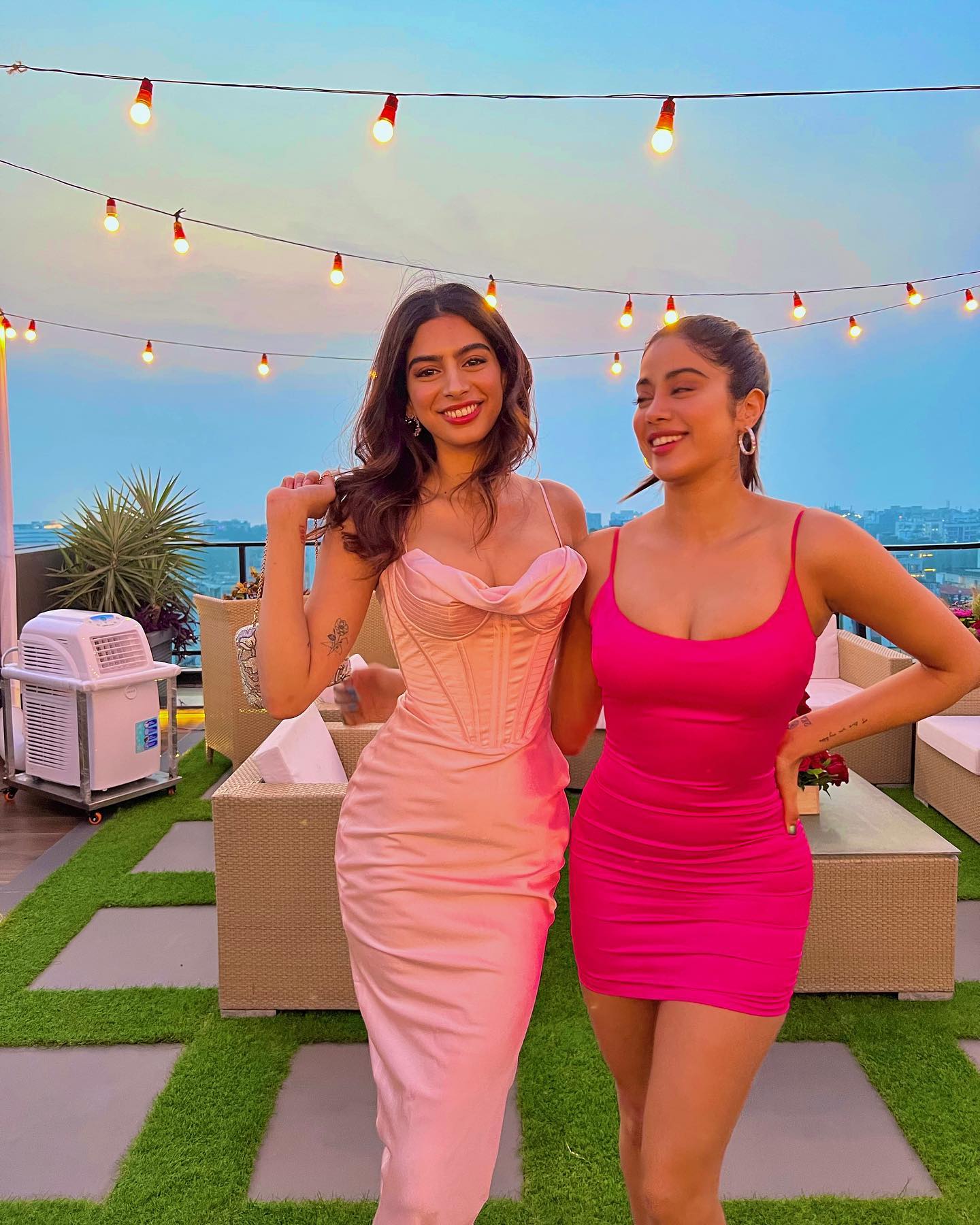 Khushi Kapoor Says Badi Behen Janhvi Kapoor Is A Parent To Her, Reveals THIS Bonus Of Their Relationship!