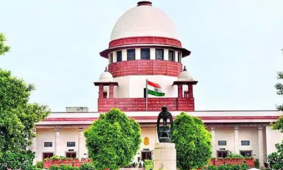Kolkata Doctor Rape, Murder Case: Supreme Court Takes Suo Motu Cognisance, Hearing On Tuesday Kolkata Doctor Rape, Murder Case: Supreme Court Takes Suo Motu Cognisance, Hearing On Tuesday