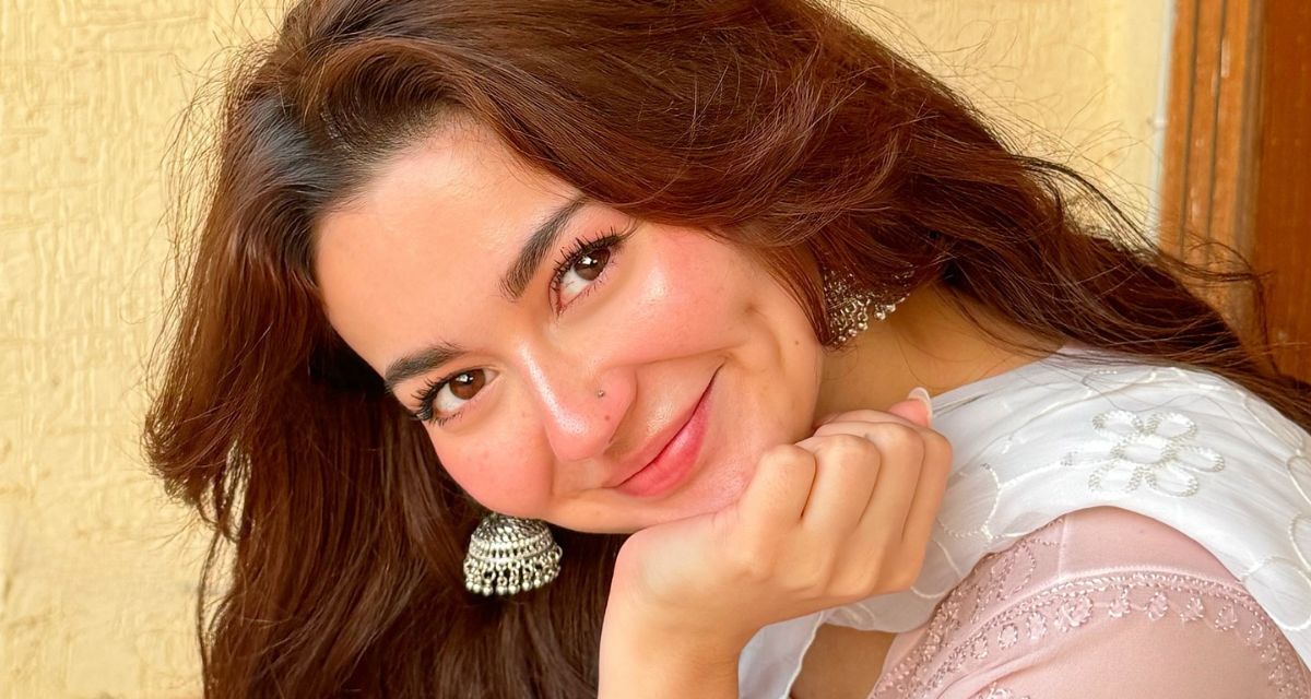 How To Apply Blush Like Pakistani Star Hania Aamir For A Rosy Glow?