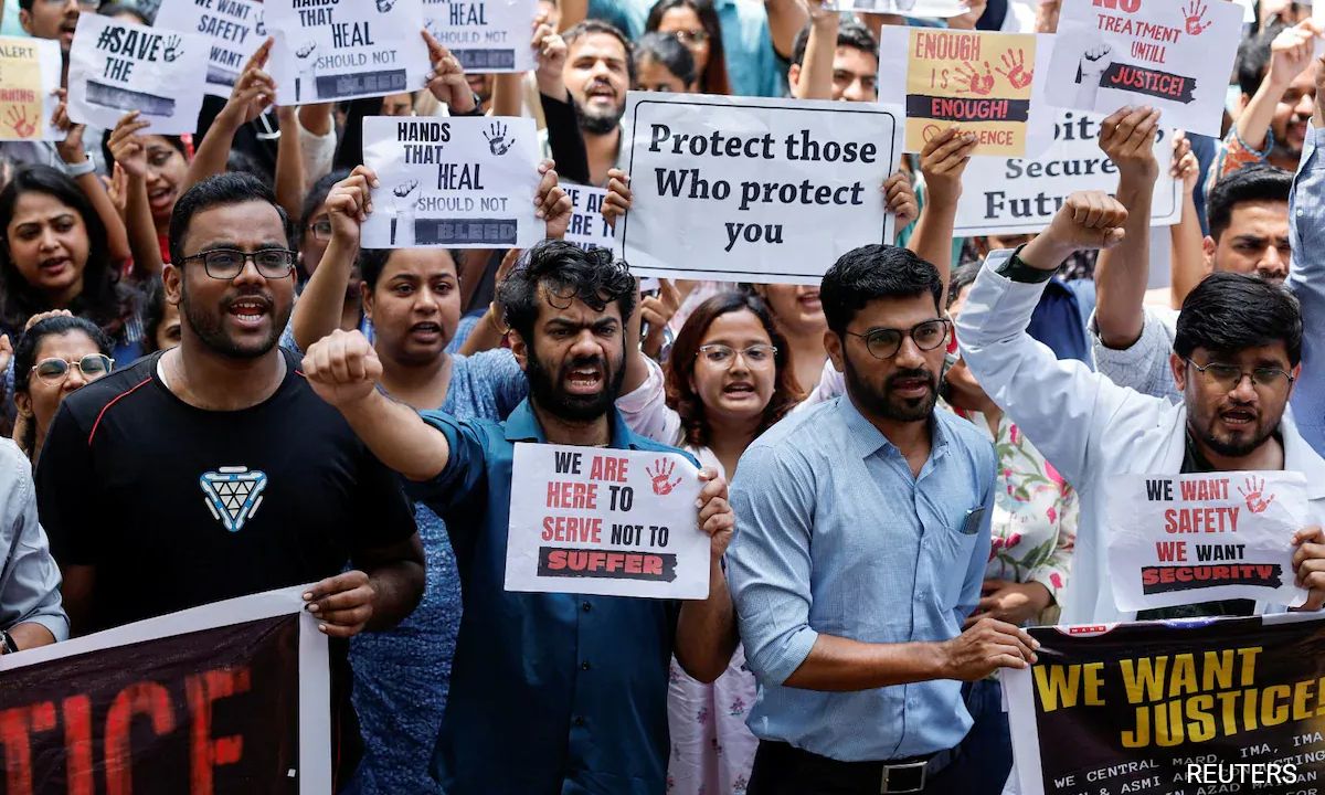Kolkata Doctor Rape, Murder Case: CJI Asks Protesting Doctors To Go Back To Work, Warns Of Strict Actions! Kolkata Doctor Rape, Murder Case: CJI Asks Protesting Doctors To Go Back To Work, Warns Of Strict Actions!