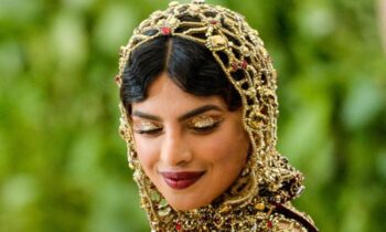  zodiac-signs-inspired-makeup-looks-pastel-tones-classic-red-lip