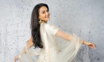 zodiac-signs-bollywood-celebrities-deepika-padukone-priyanka-chopra