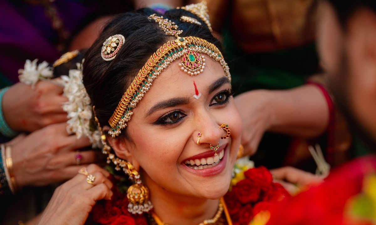 Keerthy Suresh Ditches Minimal Makeup For Kohl Eyes To Marry Antony Thattil. Look Decoded!