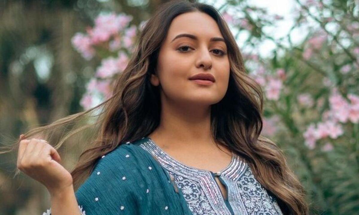 Sonakshi Sinha Reveals An Older Actor Denied Working With Her, Called Her “Older Looking.” Excuse Me, Who? Sonakshi Sinha Reveals An Older Actor Denied Working With Her, Called Her “Older Looking.” Excuse Me, Who?