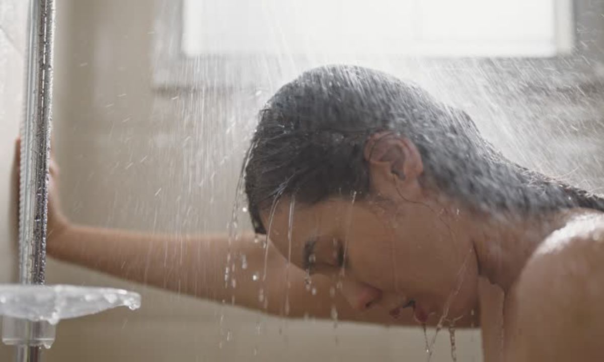 Why All Cool Girls Are Ditching A Hot Water Bath This Winter Season? We've Got Some Scientific Reasons!