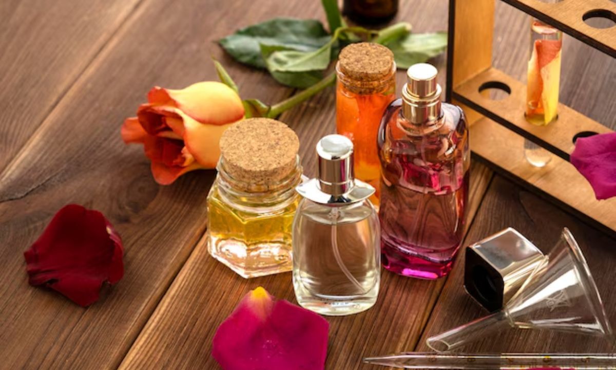 What’s The Difference Between Eau De Parfum and Eau De Toilette? A Beginner’s Guide To Perfume Shopping What’s The Difference Between Eau De Parfum and Eau De Toilette? A Beginner’s Guide To Perfume Shopping