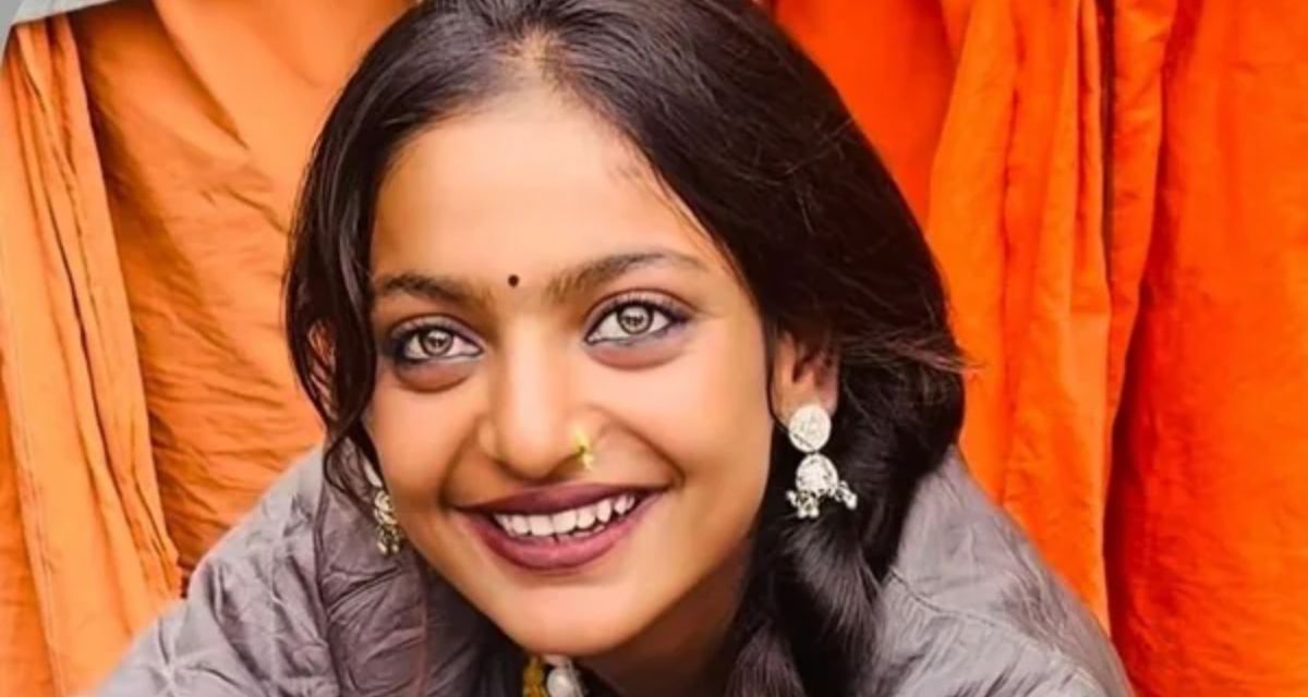 Is Kumbh Mela Girl Monalisa's Debut Movie Not Happening Anymore? Here’s What We Know