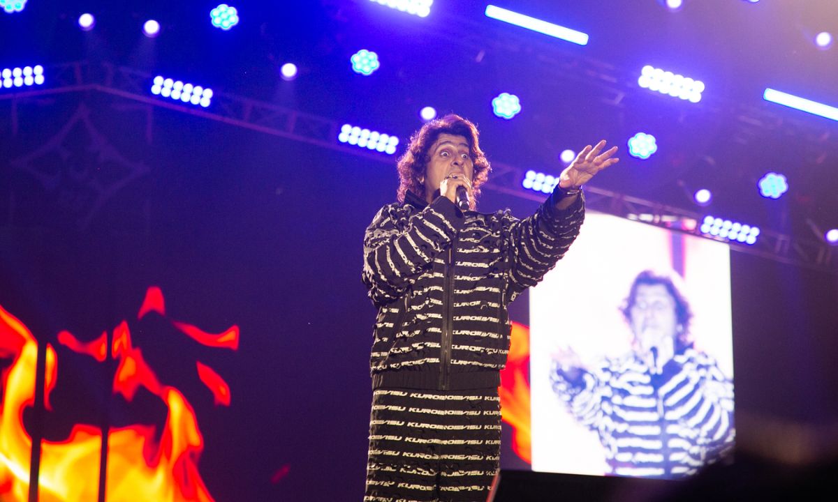 Sonu Nigam Reveals Only Vape Was Thrown At Him During Recent Delhi Concert. Glad, He’s Okay!
