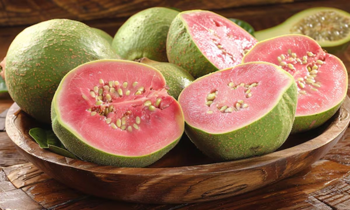 Health Benefits Of Guava: 5 Reasons You Need To Add This Fruit To Your Diet RN!
