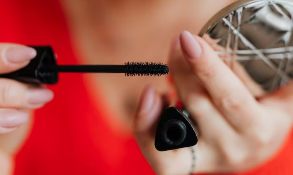 Make Your Lashes Pop With The Ultimate Mascara Cocktail Hack. Here’s How To Do It!