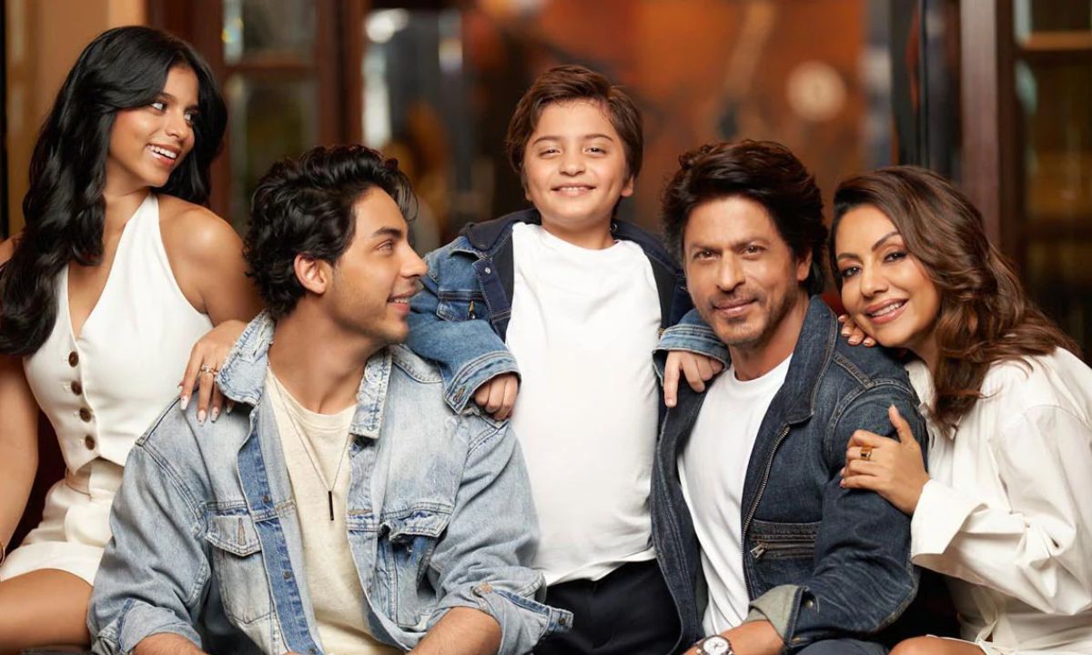 Shah Rukh Khan Will Be Staying In THIS Luxurious Apartment For Next Two Years. See Video! Shah Rukh Khan Will Be Staying In THIS Luxurious Apartment For Next Two Years. See Video!