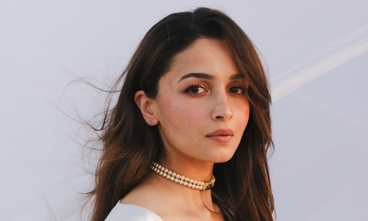 Alia Bhatt Pens Moving Tribute To Army Heroes After Operation Sindoor, “Soldiers Who Will Never…” Alia Bhatt Pens Moving Tribute To Army Heroes After Operation Sindoor, “Soldiers Who Will Never…”