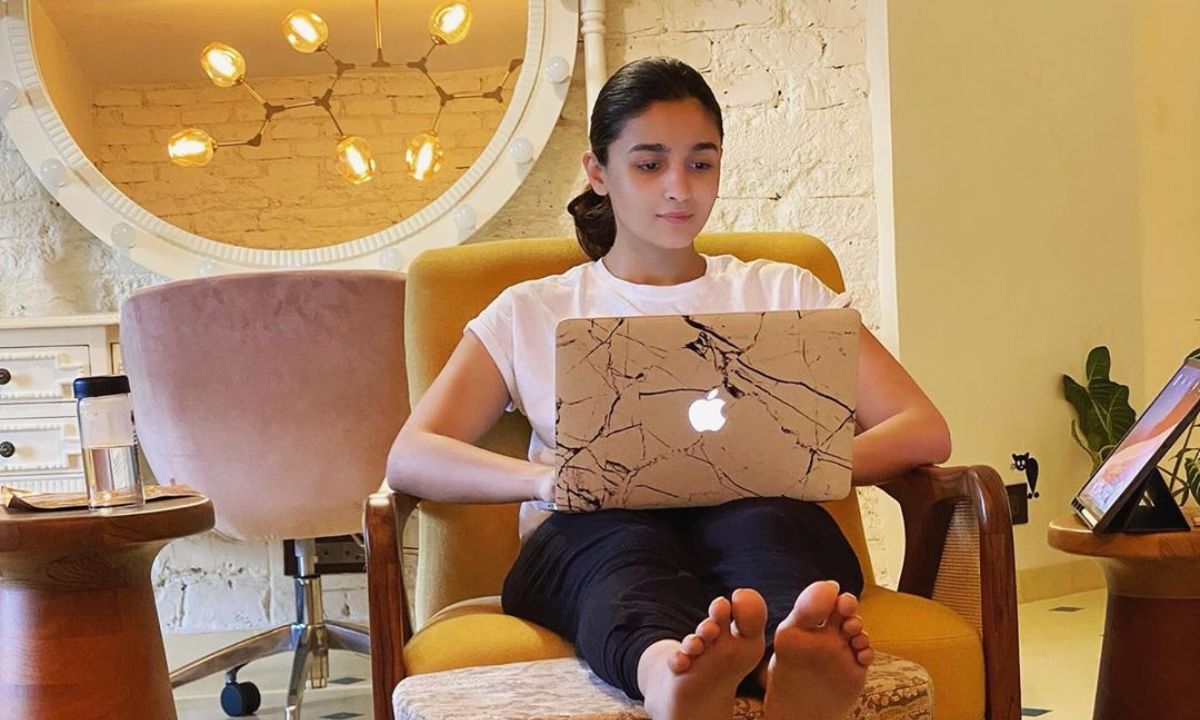 What Is Tech Neck And How Can You Prevent This Modern-Day Posture Problem? What Is Tech Neck And How Can You Prevent This Modern-Day Posture Problem?