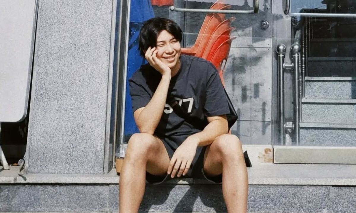 bts-rm-live-weverse-phone-water-army-clumsy