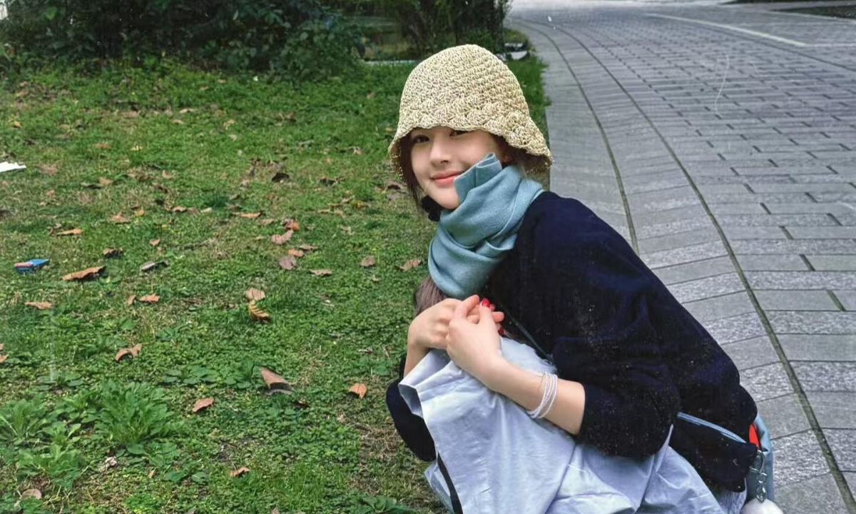 zhao-lusi-weibo-stream-bamboo-mushroom-project-farmer-jobs-economy-boost-hodden-love-actress