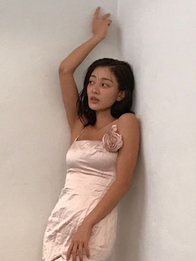 Want Gorgeous Loose Curls Like TWICE’s Jihyo? Bookmark These Tips!