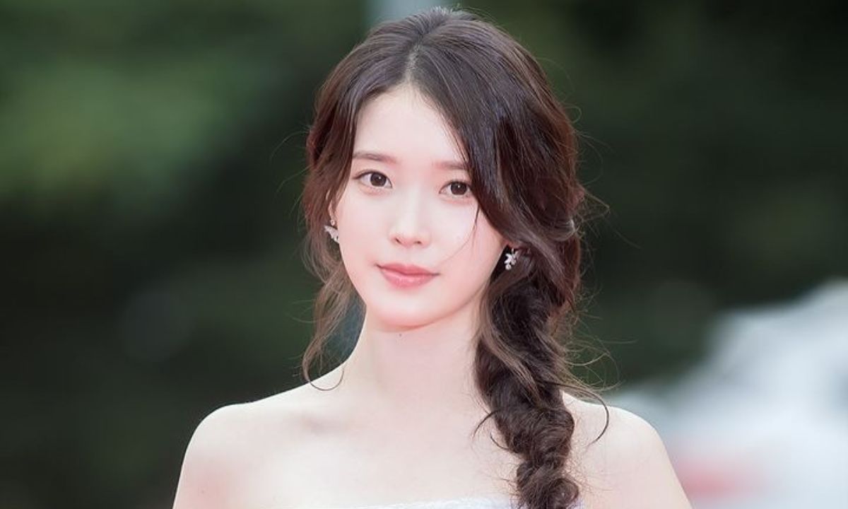 IU-Chuseok-gift-21st-Century-Grand-Prince-Wife-Kind-sweet-nature-fans-in-awe