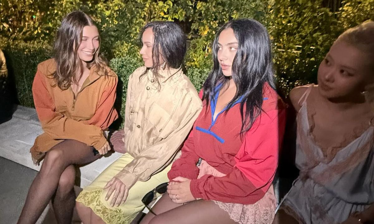 Paris-Fashion-Week-Charlie-XCX-photo-with-BLACKPINK-Rosé-Blinks-angry-know-why