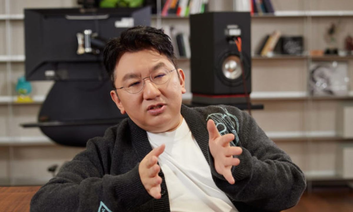 bang-si-hyuk-hybe-stock-manipulation-financial-fraud-allegations-travel-ban