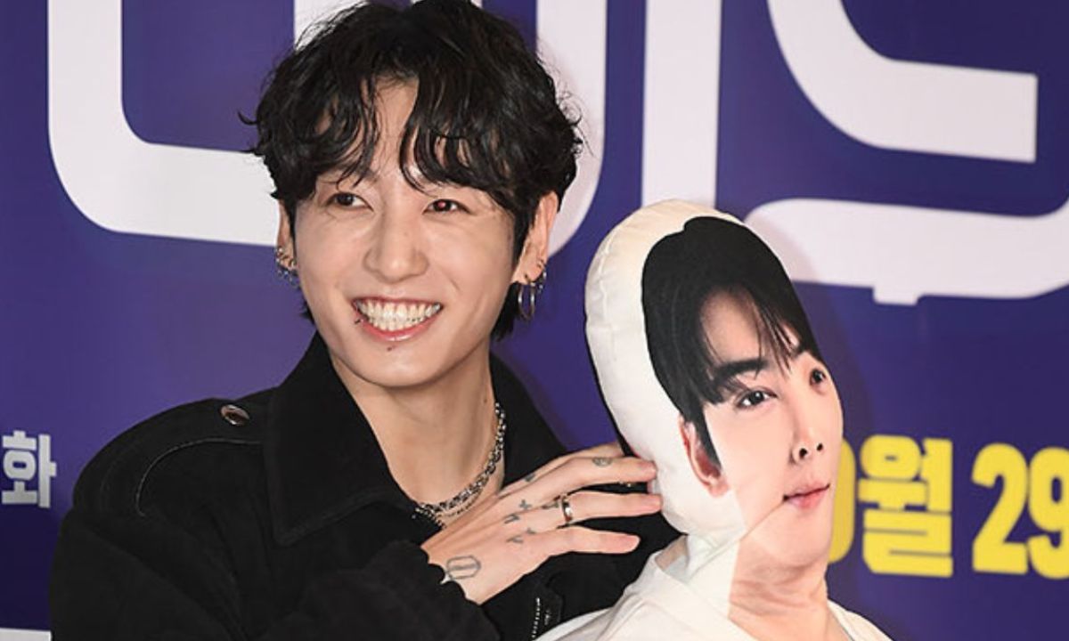 BTS Jungkook’s Adorable Gesture For Cha Eunwoo At Movie Premiere Proves Their Friendship Is Unmatched! BTS Jungkook’s Adorable Gesture For Cha Eunwoo At Movie Premiere Proves Their Friendship Is Unmatched!