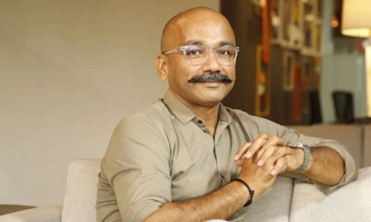 did-you-know-vijay-vikram-singh-voice-behind-bigg-boss-earns-this-much-from-the-show