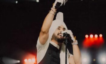 Diljit Dosanjh Threatened By Pro-Khalistani Group Over Touching Amitabh Bachchan’s Feet. All We Know Diljit Dosanjh Threatened By Pro-Khalistani Group Over Touching Amitabh Bachchan’s Feet. All We Know