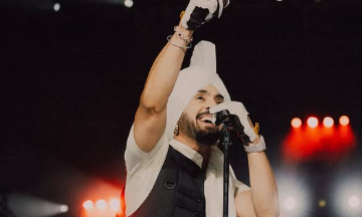 Diljit Dosanjh Threatened By Pro-Khalistani Group Over Touching Amitabh Bachchan’s Feet. All We Know Diljit Dosanjh Threatened By Pro-Khalistani Group Over Touching Amitabh Bachchan’s Feet. All We Know