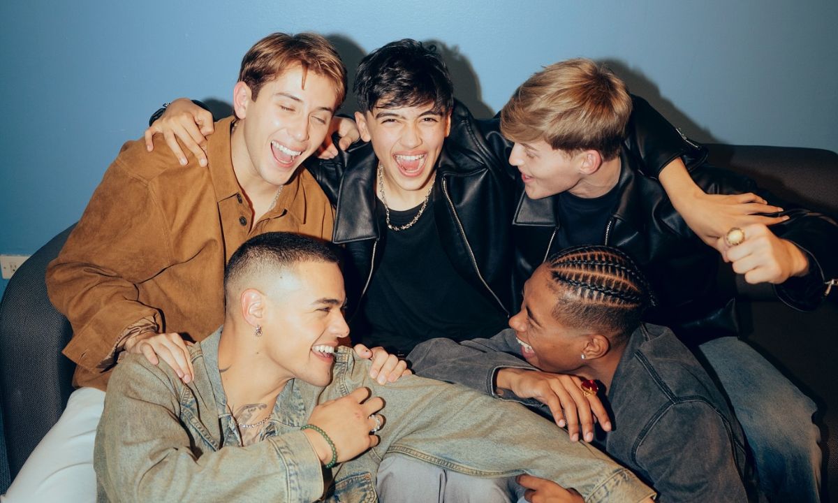 After KATSEYE, HYBE Debuts First-Ever Latin Group Called Santos Bravos! After KATSEYE, HYBE Debuts First-Ever Latin Group Called Santos Bravos!