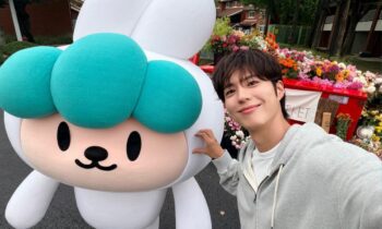 Park Bo Gum Offers Fans Chance To Work With Him And Earn THIS Much Salary! Park Bo Gum Offers Fans Chance To Work With Him And Earn THIS Much Salary!