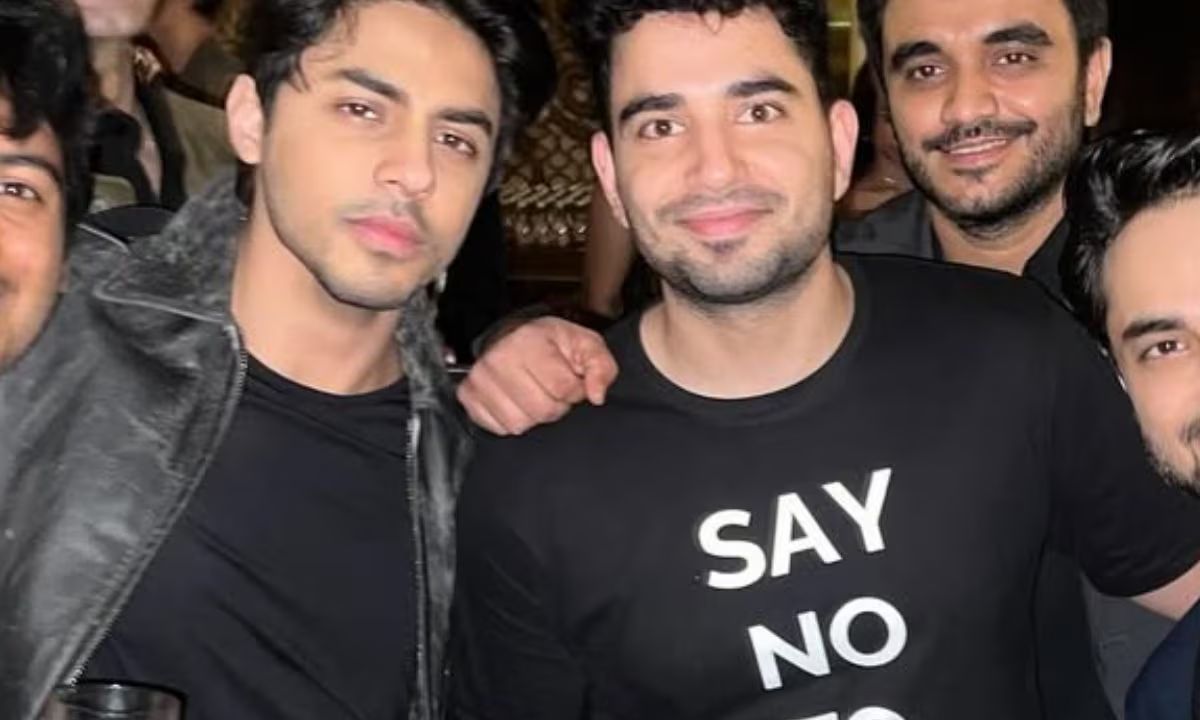 shah-rukh-khan-aryan-khan-react-to-samay-raina-say-no-to-cruise-t-shirt-the-bads-of-bollywood