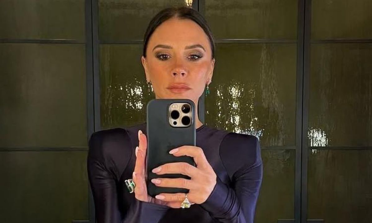 Victoria Beckham Got Her Breast Implants Removed And She Doesn’t Know Where They Went. We Love It!