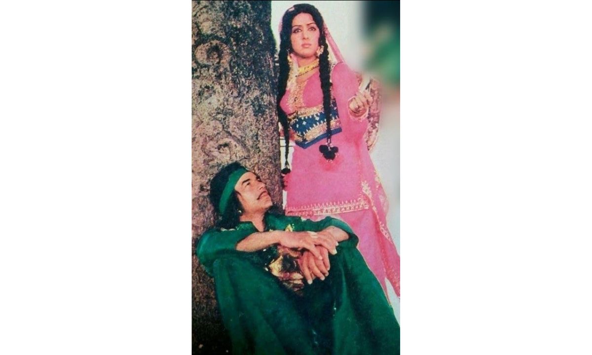 dharmendra-top-5-films-phool-aur-patthar-aankhen-blackmail-chupke-chupke-pratigya-sholay