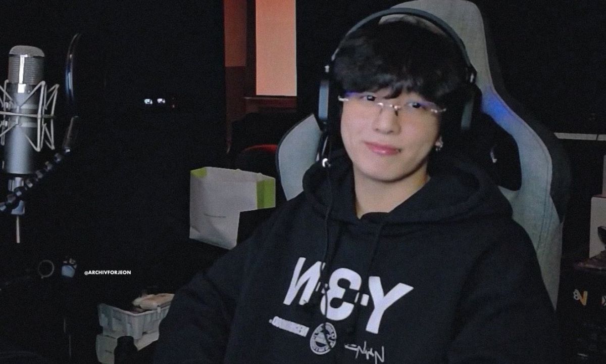 BTS Jungkook Confronts Reporter Over Privacy Breach At Airport Arrival