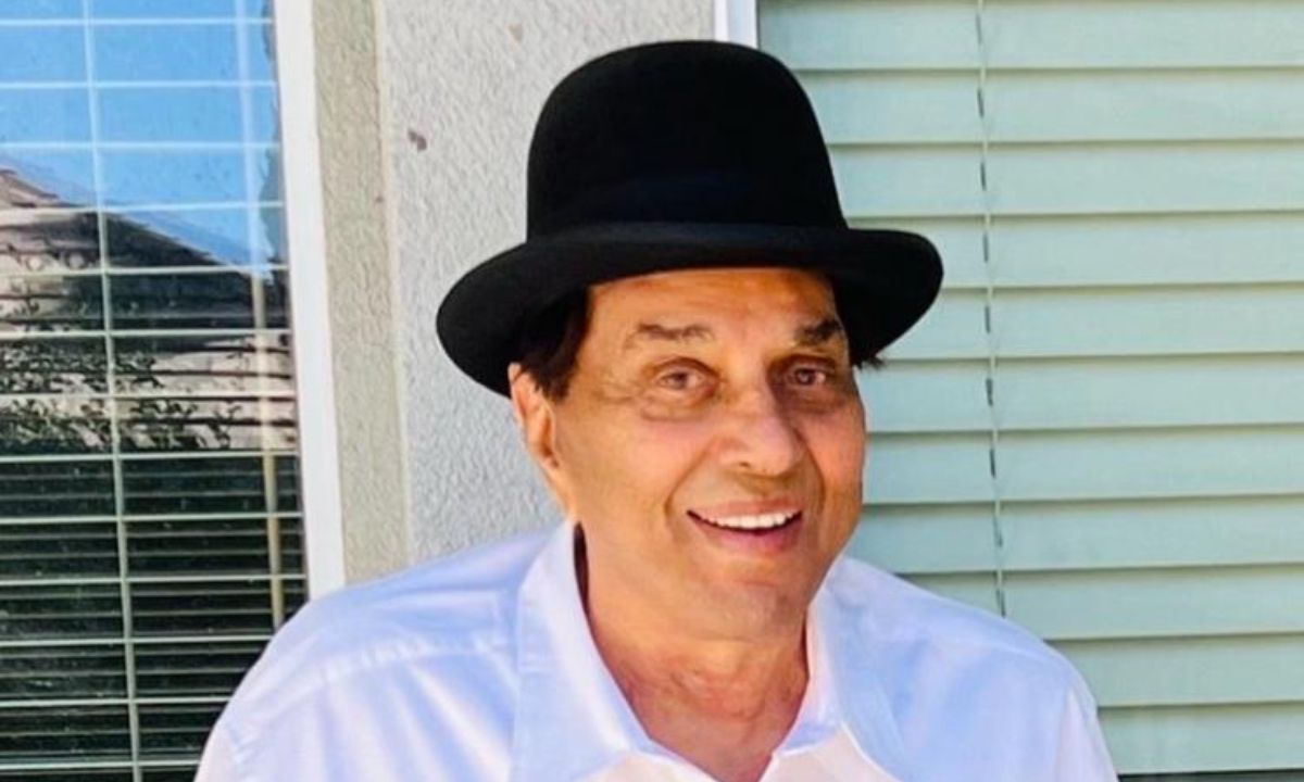 Legendary Actor Dharmendra Dies At 89, Family Arrives At Crematorium For Last Rites