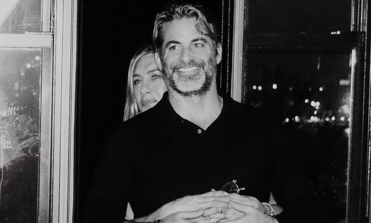 Jennifer Aniston Makes Her Relationship Official With Jim Curtis! Get Ready To Feel More Single Than Ever!