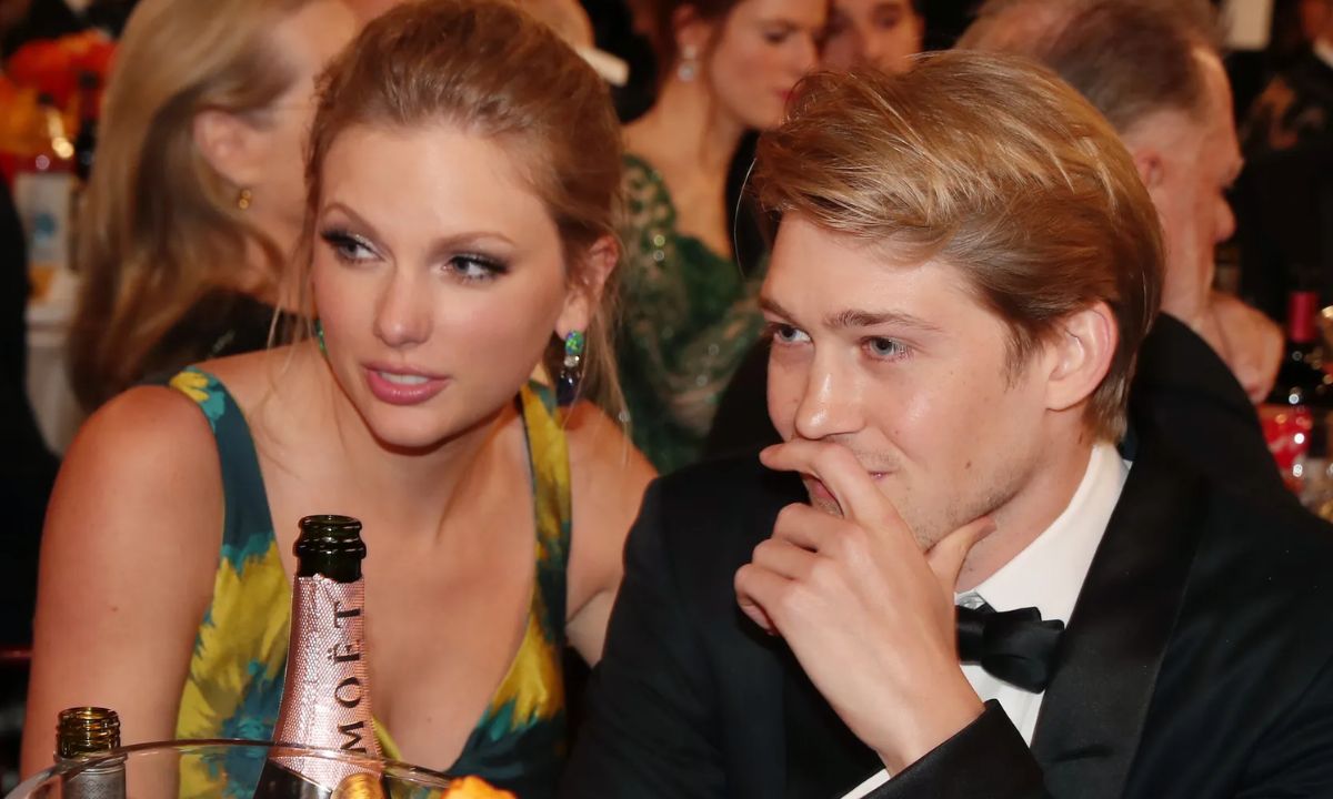 Taylor Swift’s Ex Joe Alwyn Seen With A Mystery Woman In London. We Might Know Who She Is!
