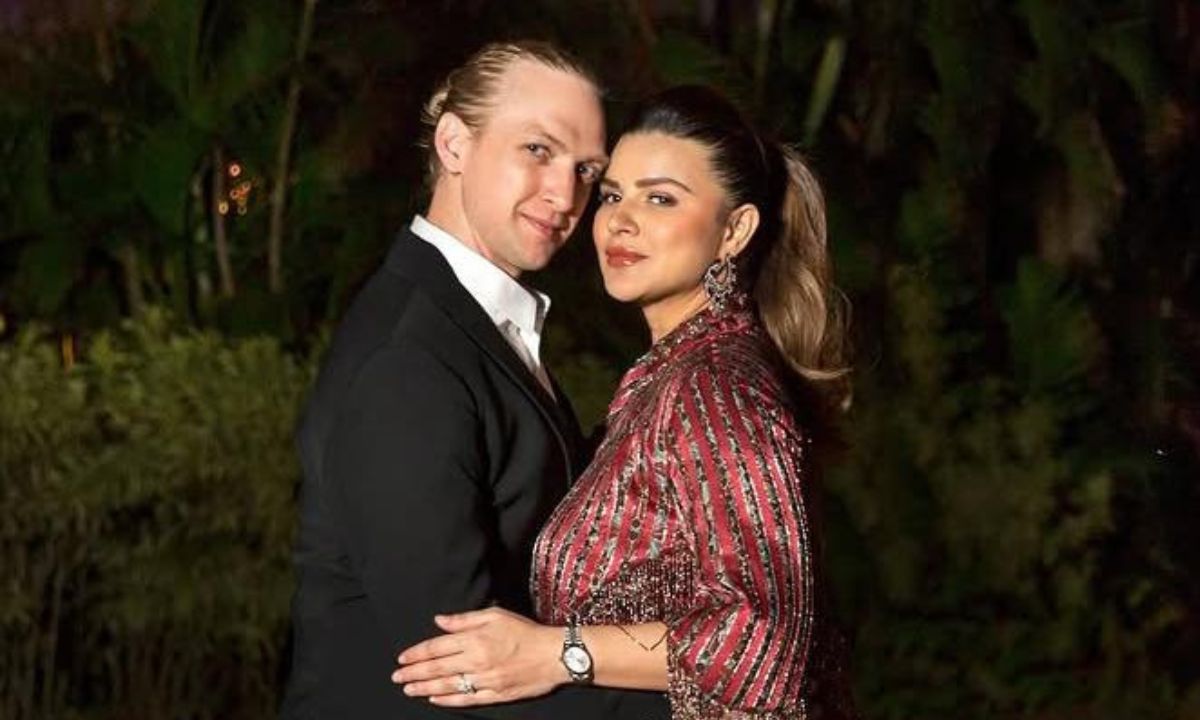 Actor Aashka Goradia Announces Second Pregnancy With Husband Brent Goble On THIS Special Day. It’s A Beach Baby Again!
