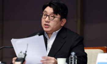 Police Deny Delays In Investigation As Bang Si Hyuk’s Share Trading Case Nears Closure