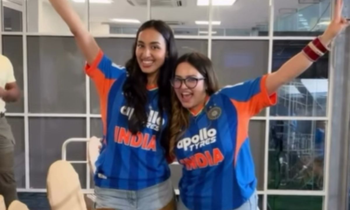 Hardik Pandya’s GF Mahieka Sharma Poses With Abhishek Sharma’s Sister Komal At T20 Match. So Cute!