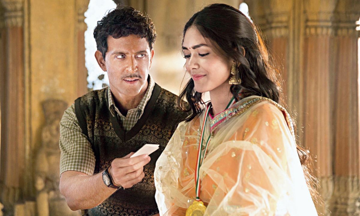 Did You Know Mrunal Thakur’s Ex-BF Was Insecure Of Super 30 Co-Star Hrithik Roshan? Actor Reveals Why