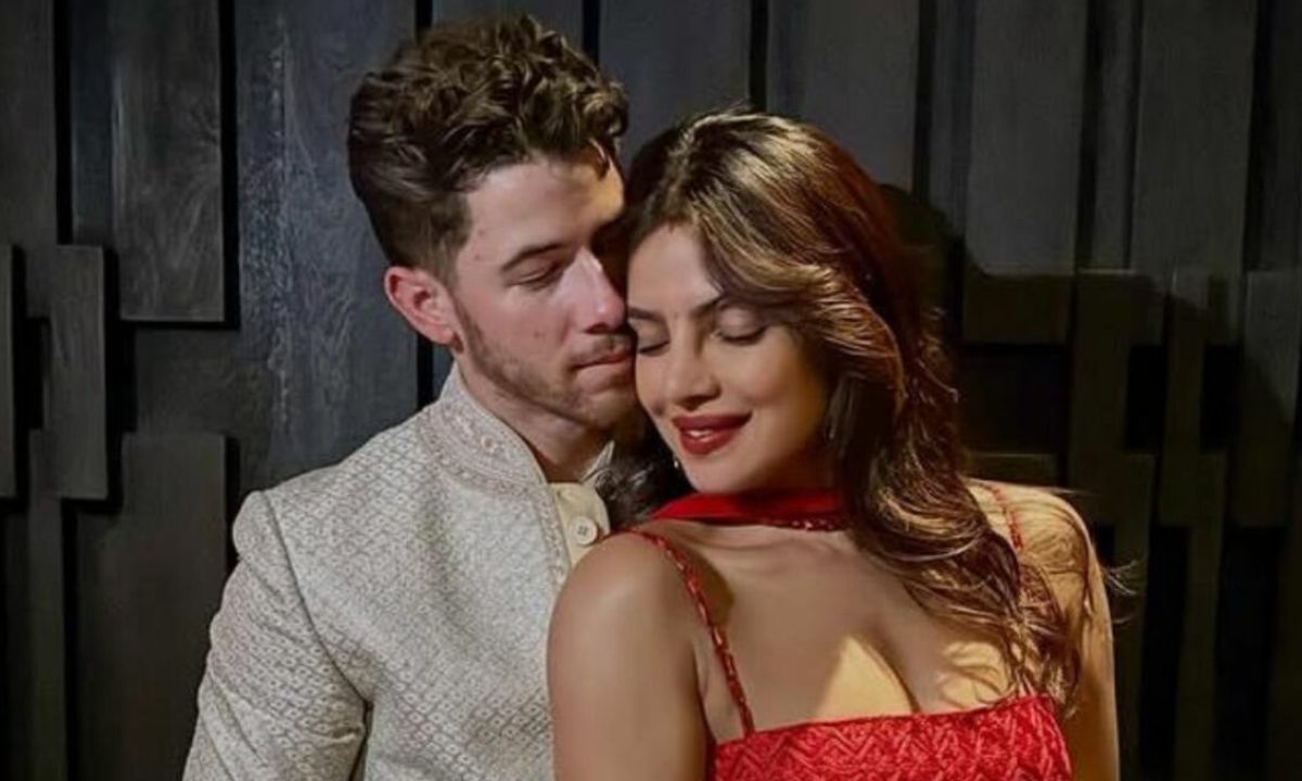 Nick Jonas Wears Priyanka Chopra’s Mangalsutra As Bracelet. Fans Call Him “Green Forest”