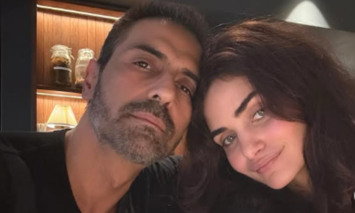 arjun-rampal-gf-gabriella-demetriades-backs-him-jai-mata-di-chant-controversy-all-we-know