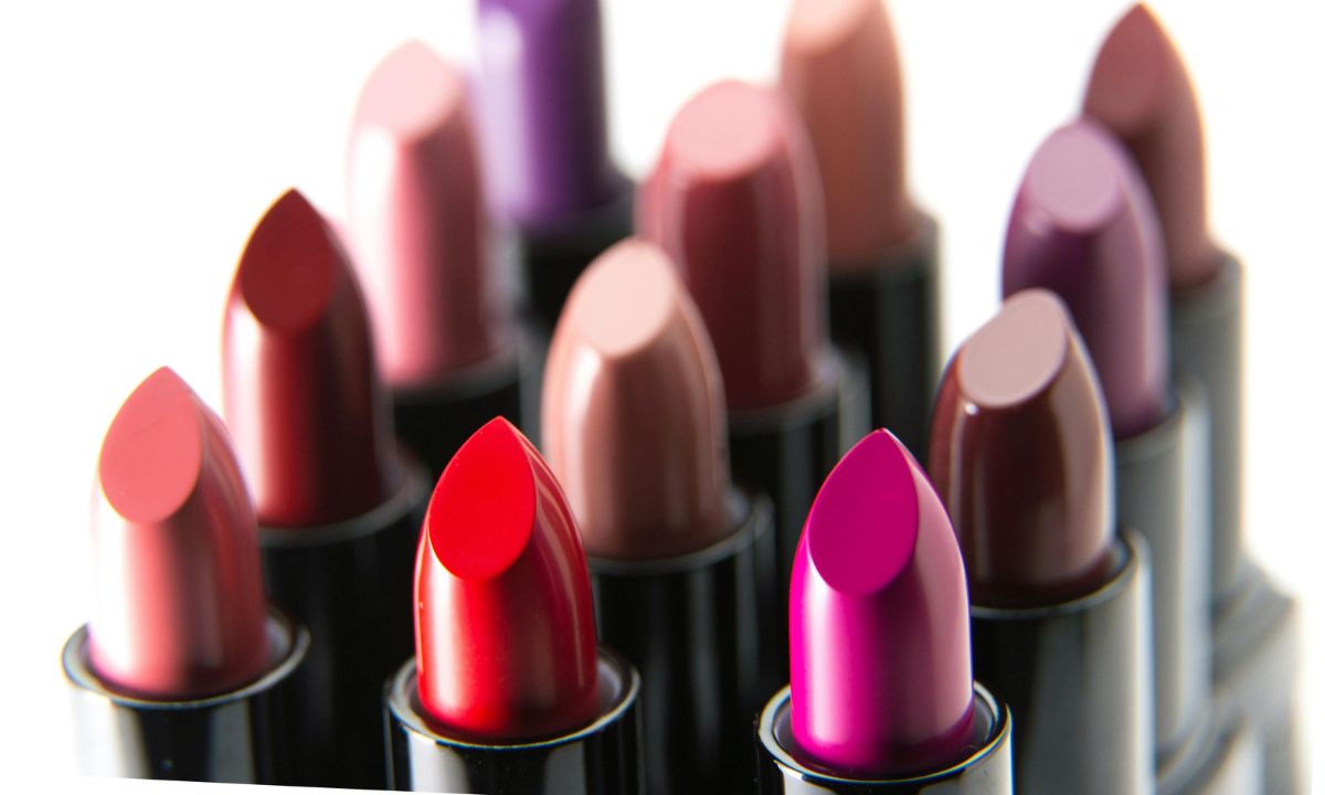 Lipstick Guide 101: How To Match Lip Shades With Your Outfits? Tips To Bookmark!