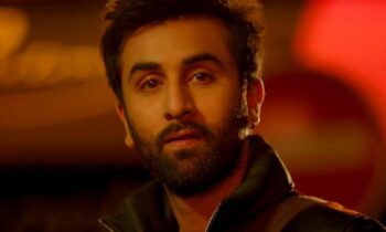 Ranbir Kapoor Snaps At Paparazzi For Pointing Camera Too Close To Face, Ouch! Ranbir Kapoor Snaps At Paparazzi For Pointing Camera Too Close To Face, Ouch!